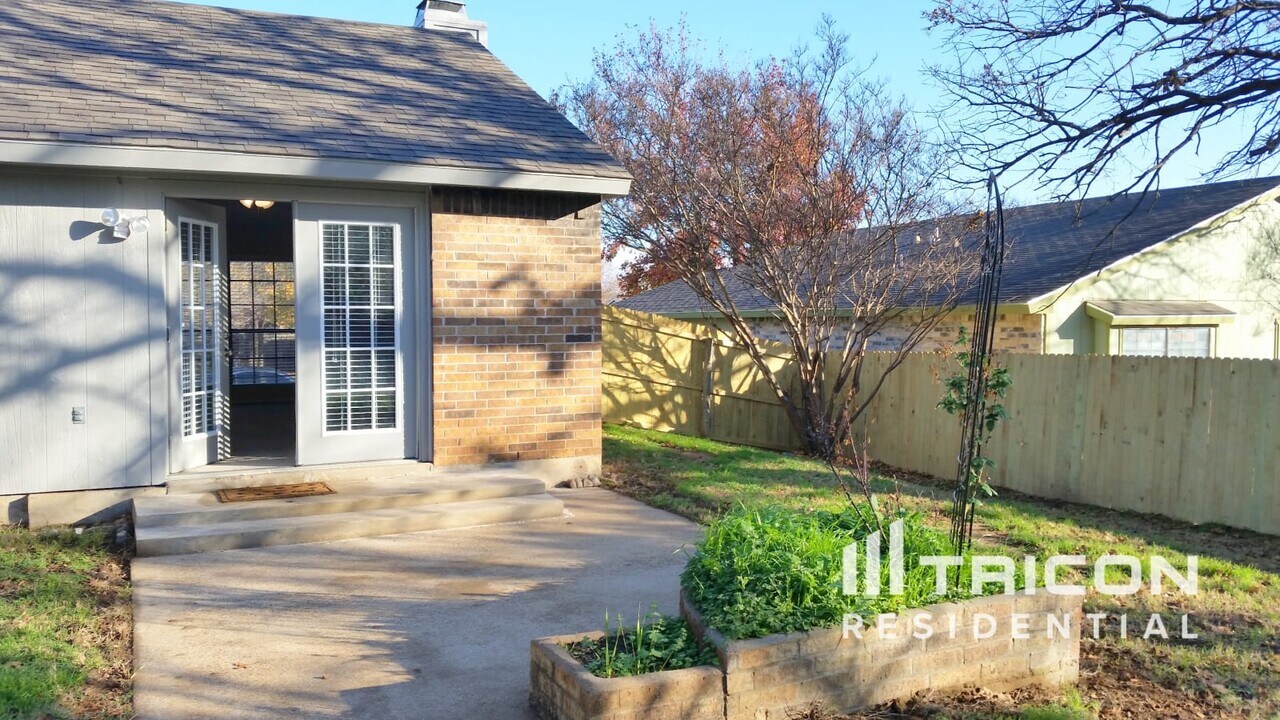 7716 Portman Ave in Fort Worth, TX - Building Photo