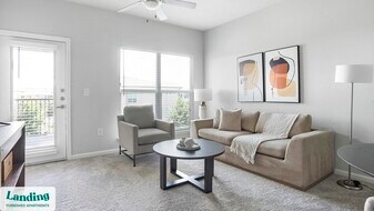 715 W Slaughter Ln in Austin, TX - Building Photo
