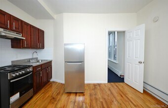 563 Miller Ave in Brooklyn, NY - Building Photo - Building Photo
