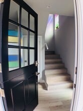 31501 Burnside Pl in Laguna Beach, CA - Foto de edificio - Building Photo