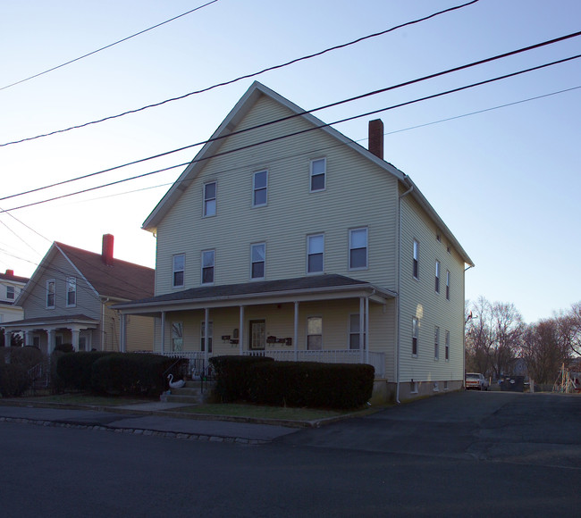 42 Myrtle St in Taunton, MA - Foto de edificio - Building Photo