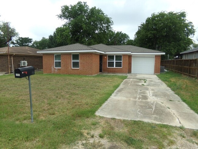 105 Elm St in Cibolo, TX - Building Photo - Building Photo