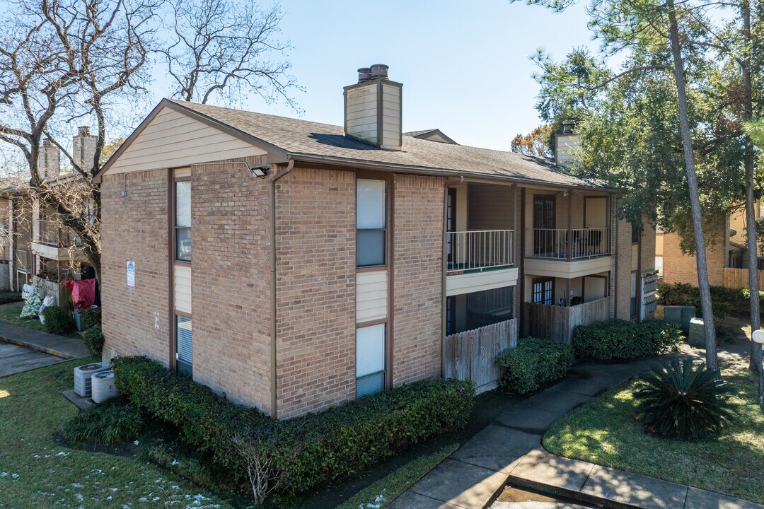 Treehouse Condominiums in Houston, TX - Building Photo