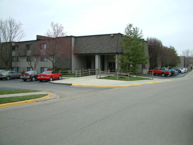 Fox and Hounds Apartments in Oxford, OH - Foto de edificio - Building Photo