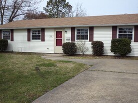 1905 Seward Dr in Hampton, VA - Building Photo