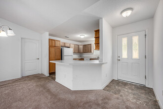 1329 Paradise Dr in Lady Lake, FL - Building Photo - Building Photo