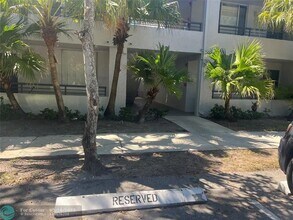 831 Lyons Rd in Coconut Creek, FL - Building Photo - Building Photo