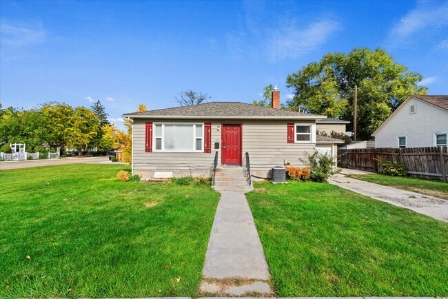 property at 1104 E Dewey Ave