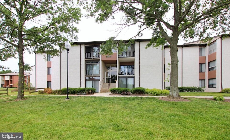 7927 Mandan Rd, Unit 301 in Greenbelt, MD - Building Photo