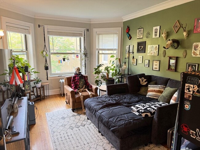 property at 1729 W Thorndale Ave