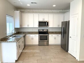 16441 S 10th St in Phoenix, AZ - Foto de edificio - Building Photo