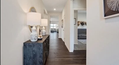 8001 Huntington Hl Dr E in Millington, TN - Building Photo - Building Photo