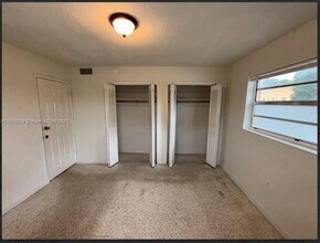 735 W 15th St in Hialeah, FL - Foto de edificio - Building Photo
