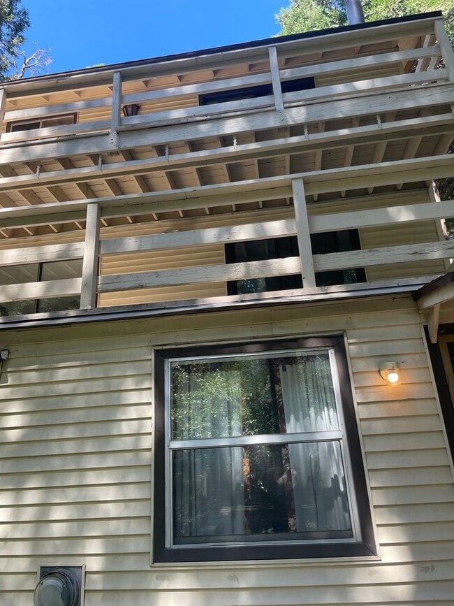 652 Knoll Dr in Crestline, CA - Building Photo - Building Photo
