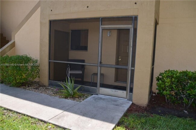 151 Lakeview Dr, Unit 103 in Weston, FL - Building Photo - Building Photo