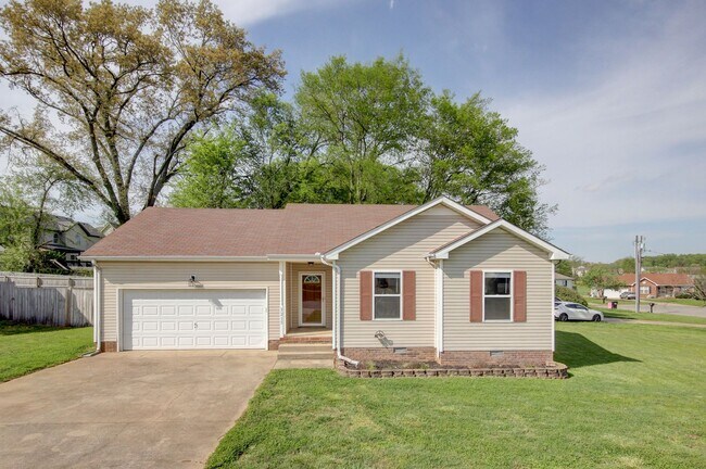3215 N Senseney Cir in Clarksville, TN - Building Photo - Building Photo