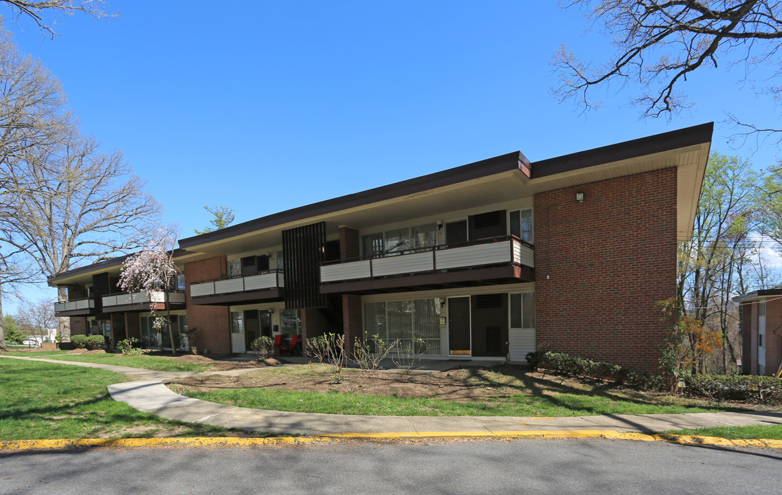 Woodmont Spring Condominium in Rockville, MD - Building Photo