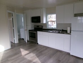 113 1/2 C St in Phoenix, OR - Building Photo - Building Photo