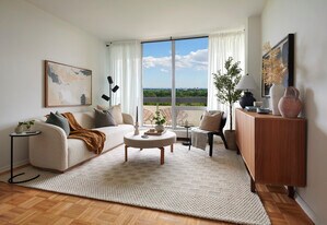 Hampton House South in Toronto, ON - Building Photo