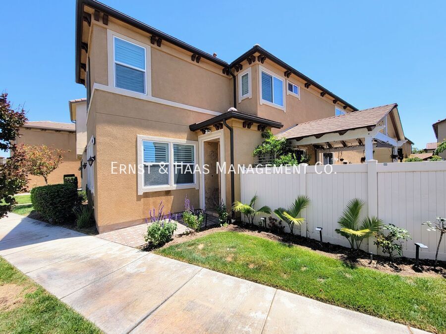 12464 Boxwood Terrace in Santa Fe Springs, CA - Building Photo