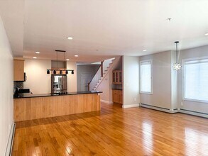 11 Abbey Rd in Brunswick, ME - Building Photo - Building Photo