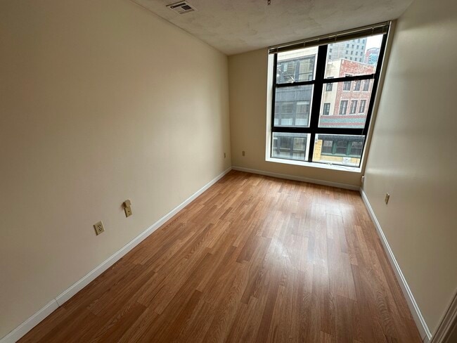 68 Essex St, Unit 7 in Boston, MA - Building Photo - Building Photo