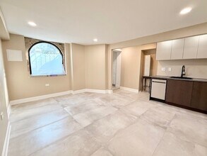 2140 W Monroe St in Chicago, IL - Building Photo - Building Photo