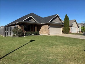 3031 N Bentley Ridge in Fayetteville, AR - Building Photo - Building Photo