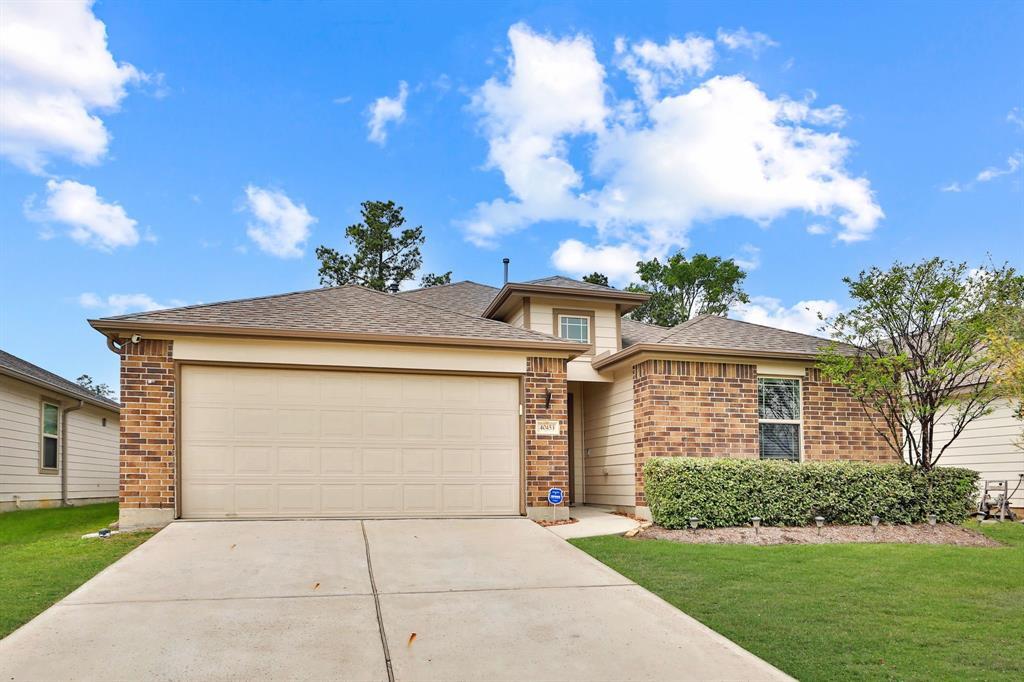 40453 Mostyn Lake Dr in Magnolia, TX - Building Photo