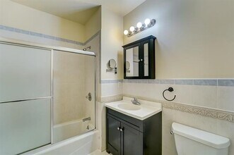 295 New York Ave-Unit -1L in Jersey City, NJ - Building Photo - Building Photo