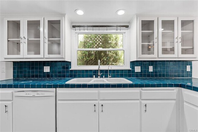 11053 Strathmore Dr in Los Angeles, CA - Building Photo - Building Photo