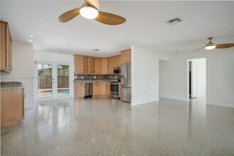221 NW 47th Ct in Fort Lauderdale, FL - Building Photo - Building Photo