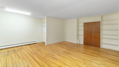 Melville Garden Apartments in Melville, NY - Building Photo - Interior Photo