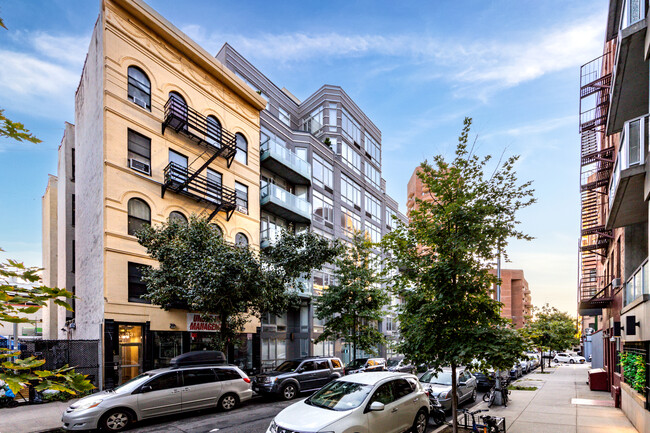 Pascal Condominium in New York, NY - Building Photo - Building Photo