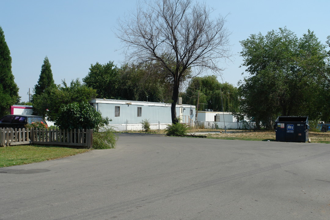 8417 W Fairview Ave in Boise, ID - Building Photo