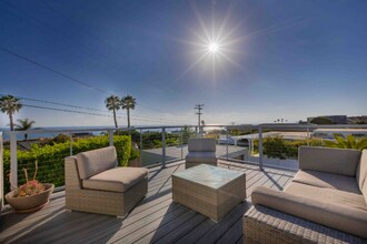 5366 Chelsea St in San Diego, CA - Building Photo - Building Photo