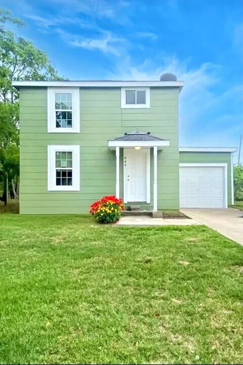 623 W 5th St in Freeport, TX - Building Photo