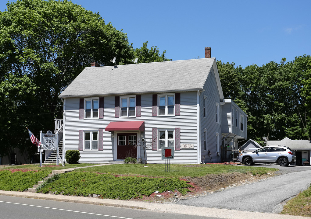 179 Boston Post Rd in East Lyme, CT - Building Photo