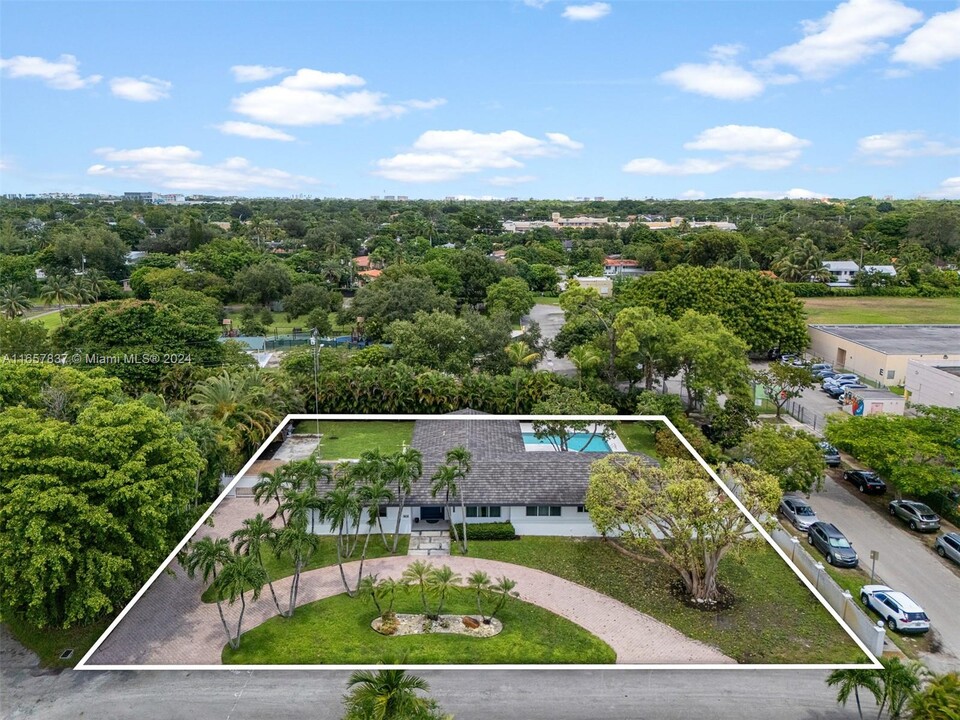 5801 SW 44th Terrace in Miami, FL - Building Photo