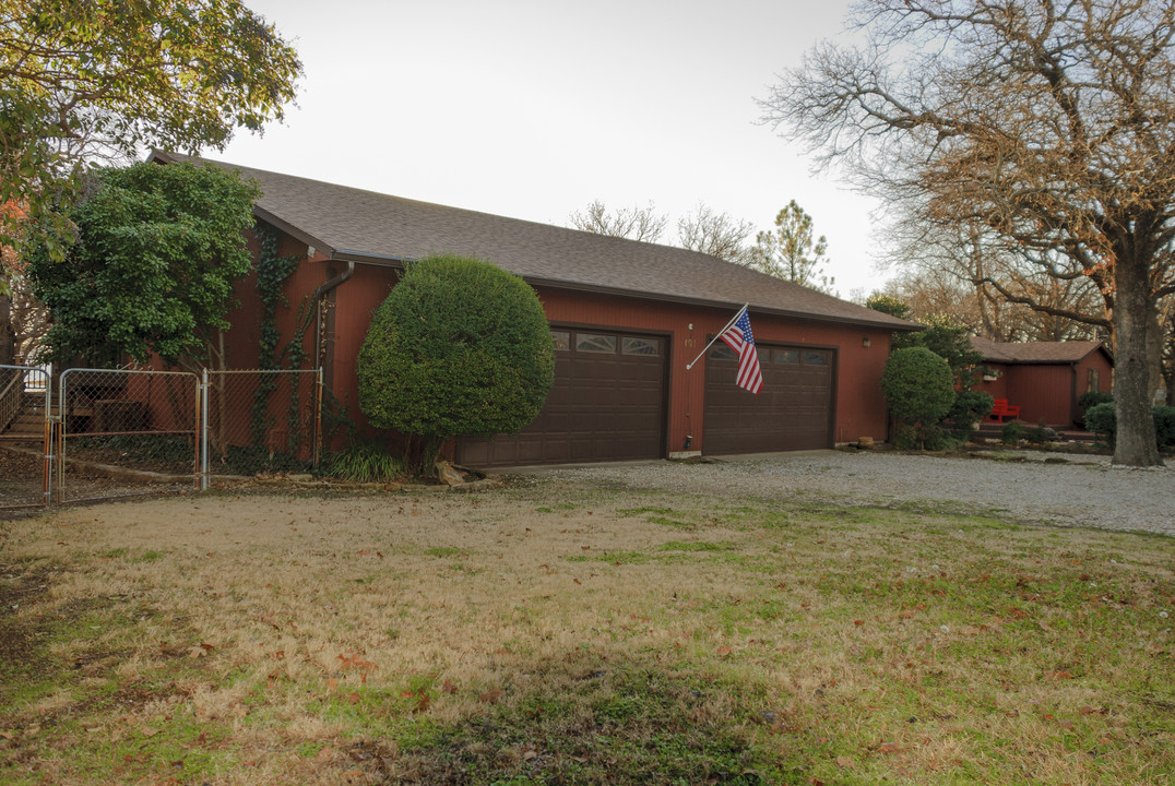 401 S Shady Shores Rd in Denton, TX - Building Photo