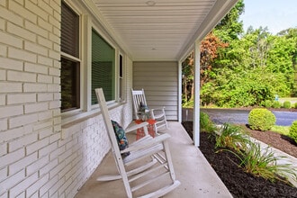 13007 Melville Ln in Fairfax, VA - Foto de edificio - Building Photo