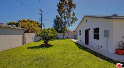822 W 110th St in Los Angeles, CA - Building Photo - Building Photo