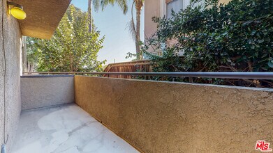 2349 S Bentley Ave-Unit -1 in Los Angeles, CA - Building Photo - Building Photo