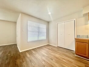 101-103-103 Lockhart St in San Marcos, TX - Building Photo - Building Photo