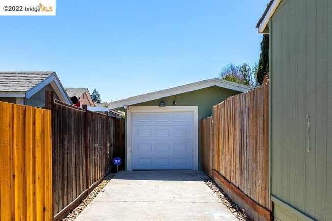937 Blossom Way in Hayward, CA - Building Photo - Building Photo