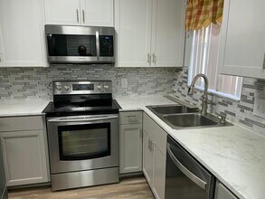 6890 Royal Palm Blvd in Margate, FL - Building Photo - Building Photo