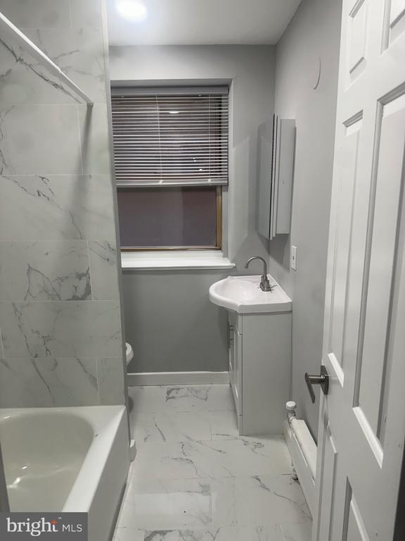 215 W Walnut Ln in Philadelphia, PA - Foto de edificio - Building Photo