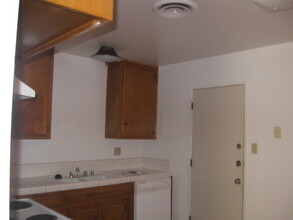 2708 Ashe Rd in Bakersfield, CA - Building Photo - Building Photo