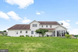 201 Sunbrook Dr in Chambersburg, PA - Building Photo - Building Photo