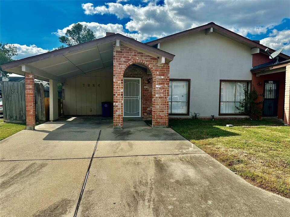 7824 Black Fin Ln in Houston, TX - Foto de edificio